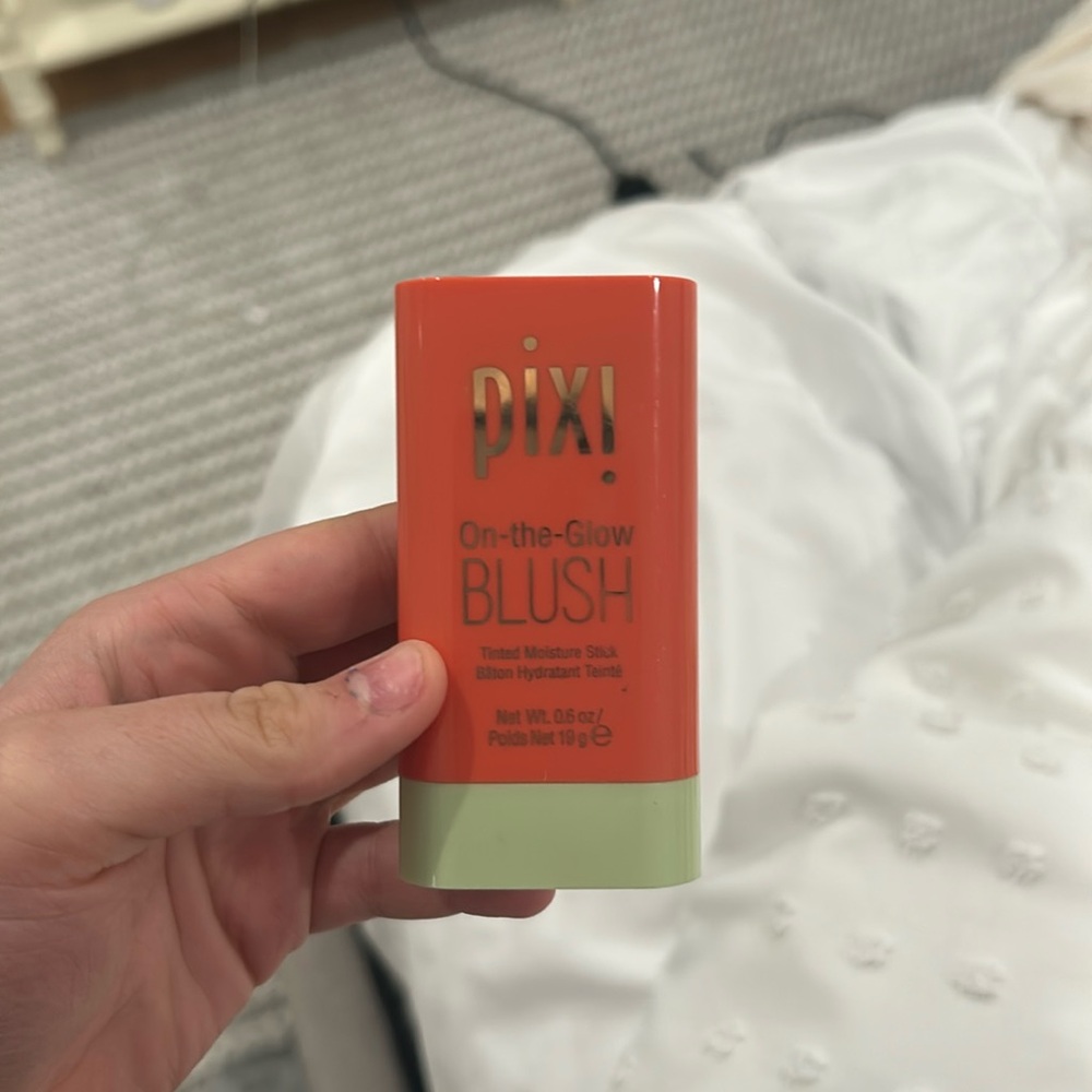 PIXI ON THE GLOW “BLUSH”